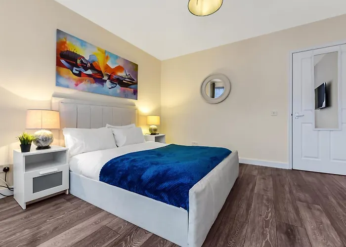 Family Friendly, Zone 2, 2 Beds, Overground