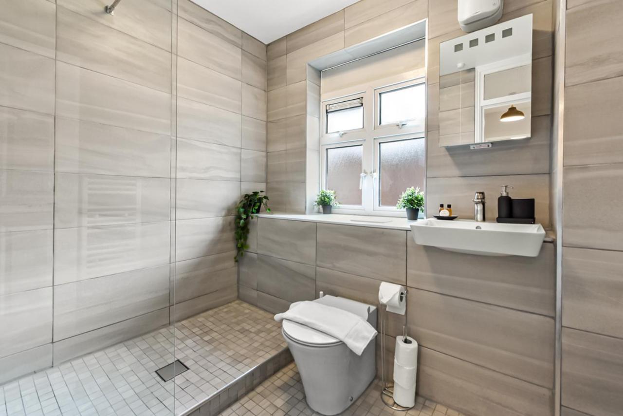 Family Friendly, Zone 2, 2 Beds, Overground *