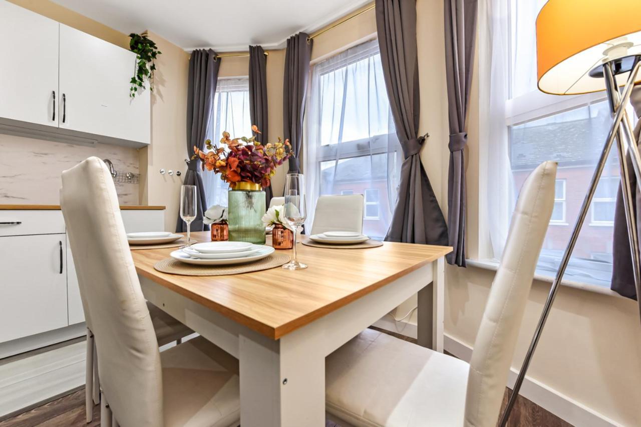 Family Friendly, Zone 2, 2 Beds, Overground Apartment