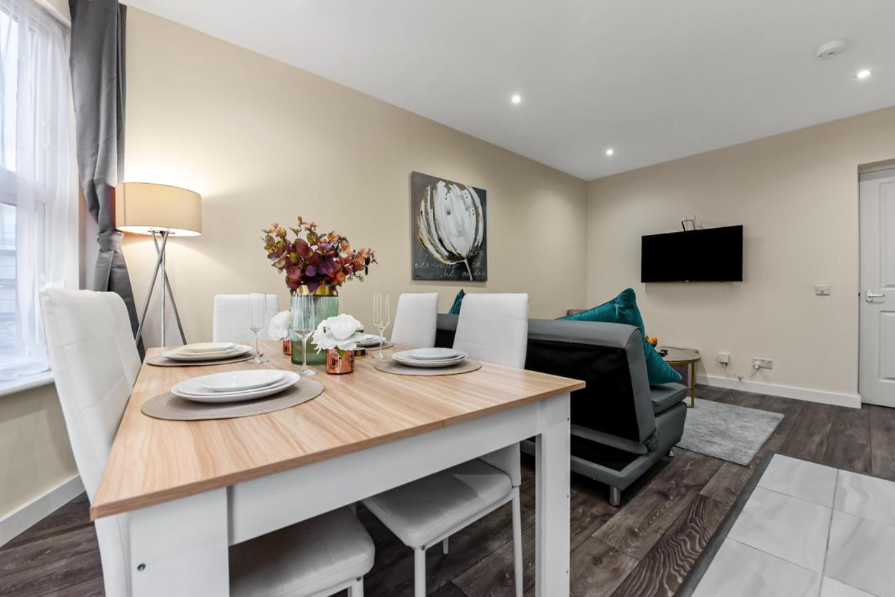 Apartment Family Friendly, Zone 2, 2 Beds, Overground *