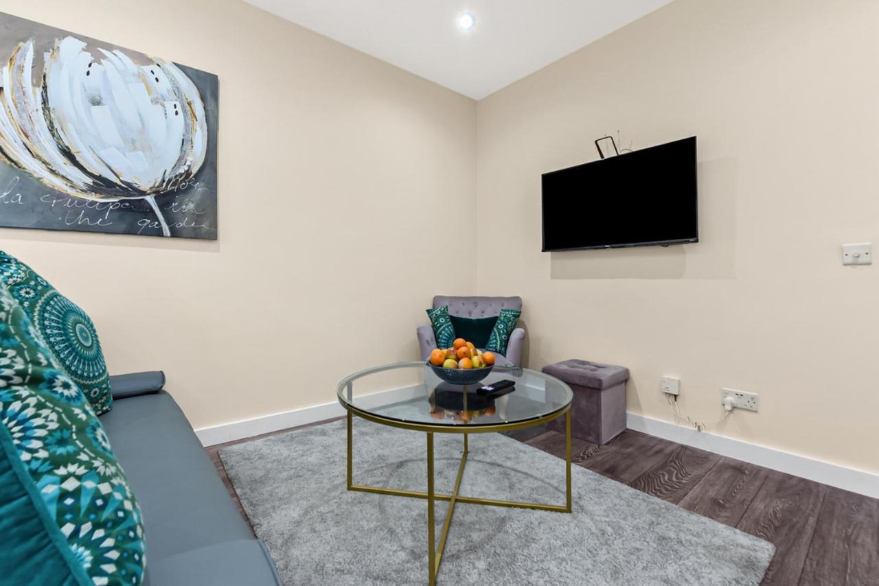 Family Friendly, Zone 2, 2 Beds, Overground * London