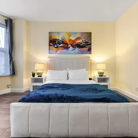 Family Friendly, Zone 2, 2 Beds, Overground London Exterior photo