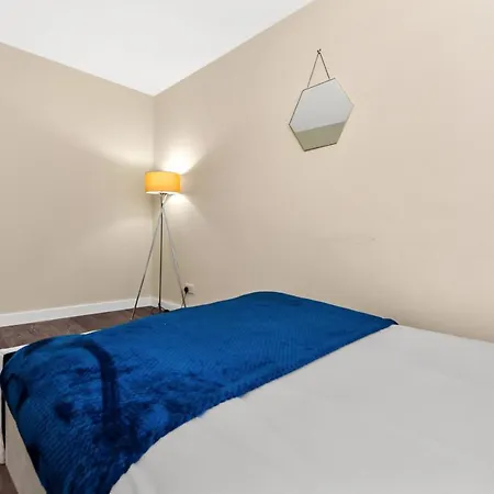 Family Friendly, Zone 2, 2 Beds, Overground London Exterior photo