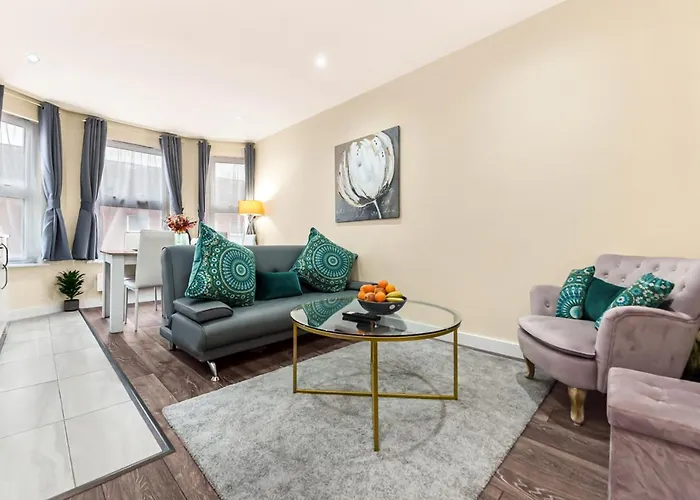 Family Friendly, Zone 2, 2 Beds, Overground
