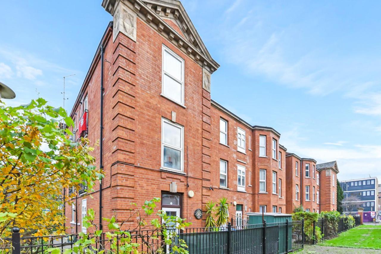 Family Friendly, Zone 2, 2 Beds, Overground Appartamento